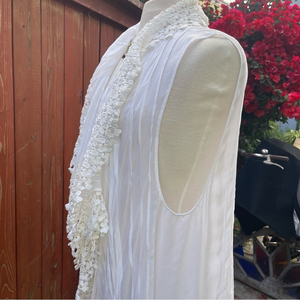 Vintage Johnny Was White Sleeveless tunic vest top with Lace Trim - Picture 16 of 16
